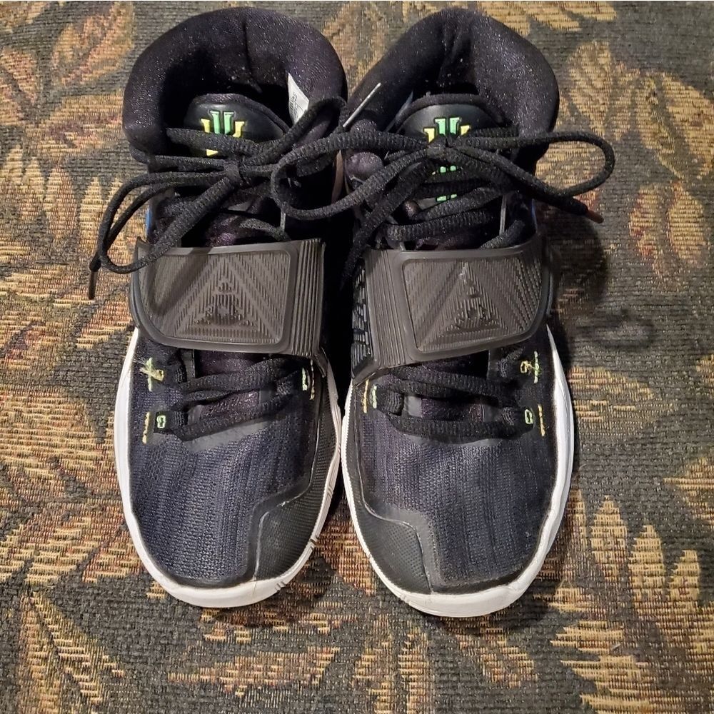Nike Kyrie 6 Black Iridescent Shutter Shades Size 4Y/23 cm